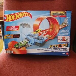 Mattel Hot Wheels Action Loop Stunt Set - Orange and Blue